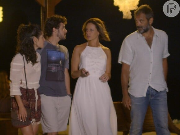 Marina (Vanessa Gerbelli) percebe que a ligação de Miguel (Domingos Montagner) com Pedro (Jayme Matarazzo) parece de pai e filho, em 'Sete Vidas'