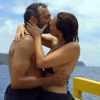 Miguel (Domingos Montagner) e Marina (Vanessa Gerbelli) se beijam, em cena de 'Sete Vidas'