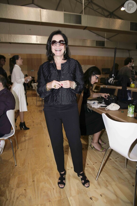 Gloria Kalil também esteve no primeiro dia da São Paulo Fashion Week, nesta segunda-feira, 13 de abril de 2015