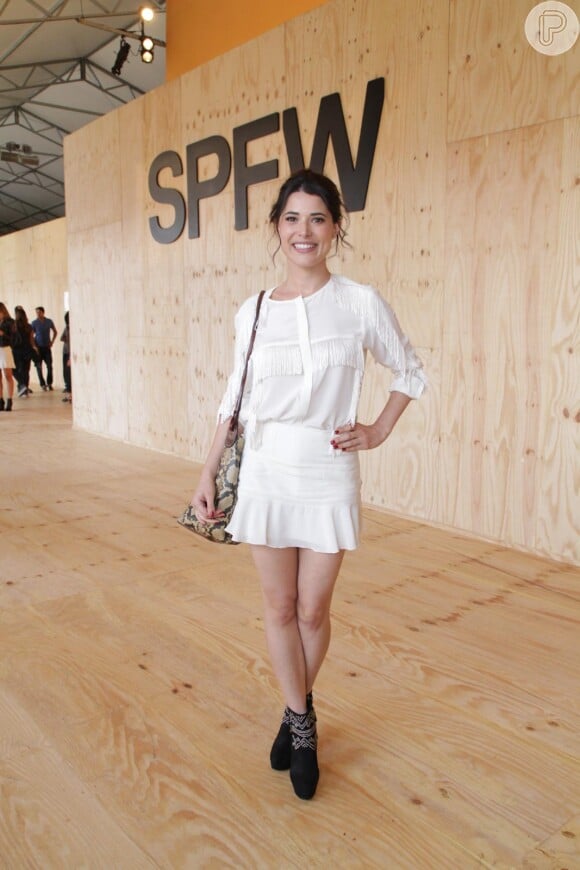 Manuela Do Monte também esteve no primeiro dia da São Paulo Fashion Week, nesta segunda-feira, 13 de abril de 2015