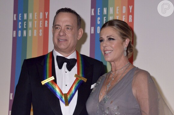Rita Wilson, mulher de Tom Hanks, falou em relação ao câncer de mama: 'Estou me recuperando e, mais importante, vou ter uma recuperação completa. Por quê? Porque tive um diagnóstico precoce, tenho excelentes médicos e porque eu tive uma segunda opinião'