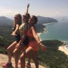 As três curtiram o visual do Rio de Janeiro em passeio pela Pedra do Telégrafo