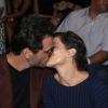 Deborah Secco e Rodrigo Lombardi trocaram beijos em nova gravação da novela 'Verdades Secretas' durante a São Paulo Fashion Week, na noite desta terça-feira, 14 de abril de 2015
