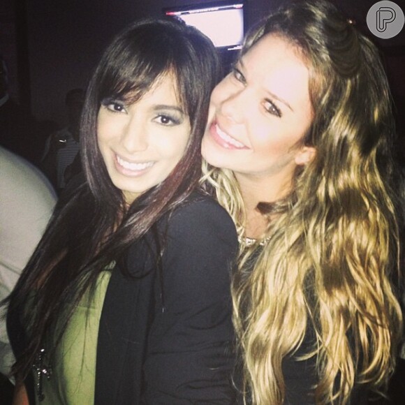 Anitta publica foto com Fernanda Souza em show de Lulu Santos