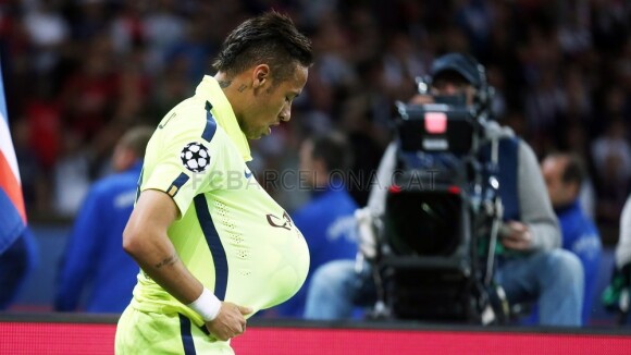 Neymar comemora gol imitando barriga de grávida: 'Vai ser pai?', pergunta fã