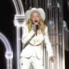 Madonna se apresenta no Grammy 2014 e promoveu o casamento de 34 casais durante a apresentação