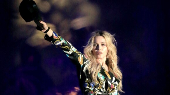 Beijos, superproduções e muitas polêmicas nas apresentações marcantes de Madonna