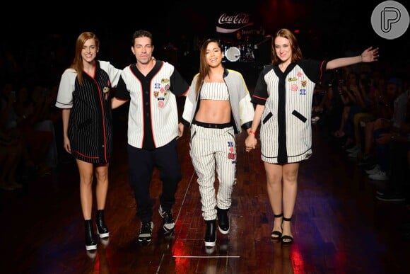 Sophia e Di Ferrero desfilaram pela Coca-Cola Jeans no ano passado, ao lado de Anitta