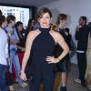 Débora Bloch apostou em macacão preto para pretigiar os desfiles da São Paulo Fashion Week