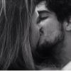 Na última semana, Renato Góes publicou no Instagram uma foto na qual aparece beijando Tatá Werneck