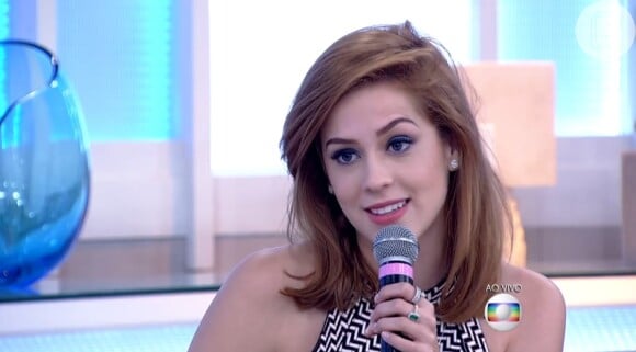 Sophia Abrahão tem encontro surpresa com a mãe no programa 'Encontro', da Globo