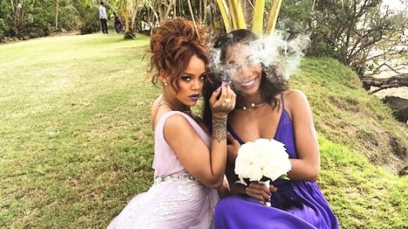 Rihanna é dama de honra no Havaí e se diverte em festa de casamento. Veja fotos!