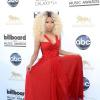 Outra que surpreendeu foi a rapper Nicki Minaj que, apesar de abusar do decote e da cor vermelha, ela optou por um vestido diferente das outras fantasias que usava