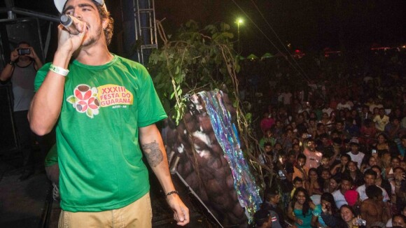 Caio Castro participa da Festa do Guaraná no Amazonas e leva público ao delírio