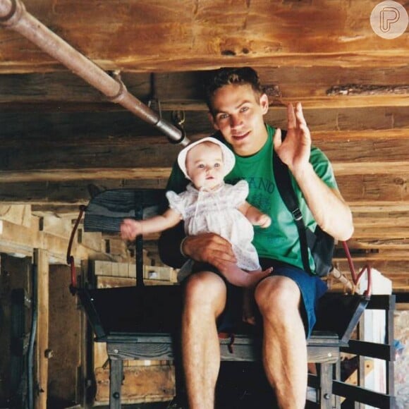 Em dezembro, Meadow Walker relembrou os dois anos da morte de Paul Walker em uma foto de quando ainda era um bebê e estava no colo do ator. 'Eu te amo'