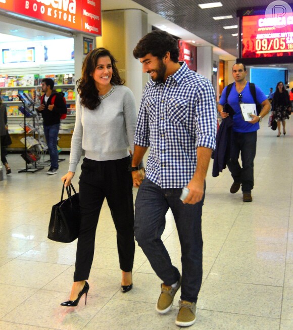 Deborah Secco assumiu o namoro com Hugo Moura em fevereiro de 2015