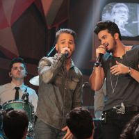 Luan Santana canta com Junior Lima no 'Altas Horas' e declara: 'Era muito fã'