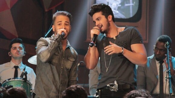Luan Santana canta com Junior Lima no 'Altas Horas' e declara: 'Era muito fã'