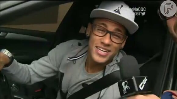 Neymar canta música de Thiaguinho em no 'CQC - Custe O que Custar'