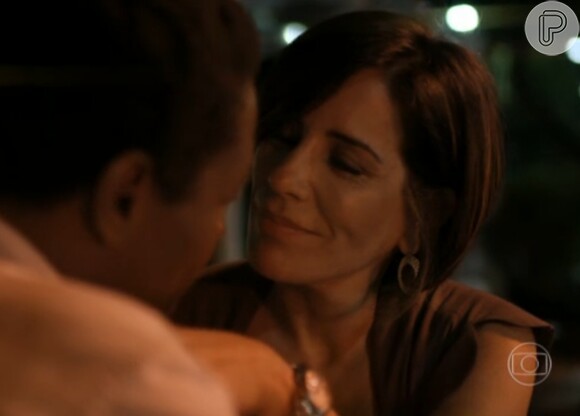 O vídeo íntimo de Beatriz (Gloria Pires) e Cristóvão (Val Perré) foi vazado por Inês (Adriana Esteves), na novela 'Babilônia'