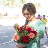 Em seu aniversário de 26 anos, Sophie Charlotte recebeu buquê de flores e bolo durante gravações da novela 'Babilônia', que aconteceram nesta quarta-feira, 29 de abril de 2015