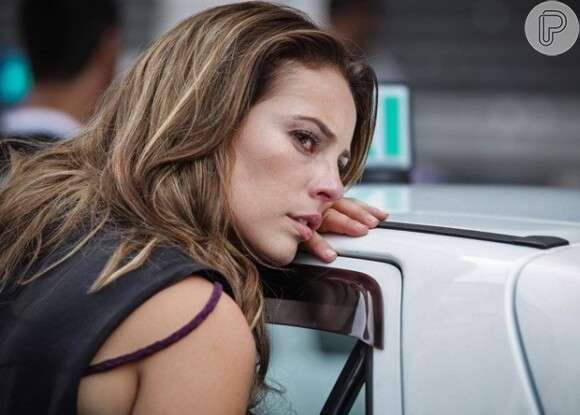 Paloma (Paolla Oliveira) fica arrasada com a prisão de Ninho (Juliano Cazarré), em 'Amor à Vida'