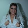 Vestida de noiva, Preta Gil vai à festa de despedida de solteira e faz show em boate, no Rio