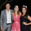 pouco tempo após assumir o namoro com Nathalia Dill, Sergio Guizé acompanhou a namorada no casamento do irmão da atriz