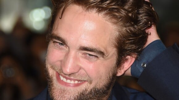 Robert Pattinson faz aniversário de 29 anos planejando casamento com FKA Twigs