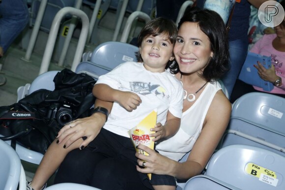 Juliana Knust levou o filho Matheus, de 2 anos, para assistir o show 'Disney on Ice'
