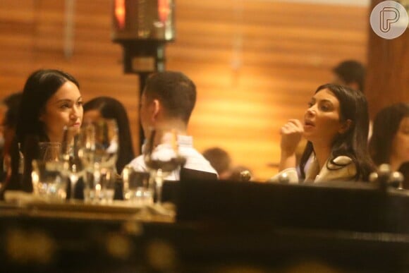 Kim Kardashian chegou no Brasil na quinta-feira (10) e jantou com amigas em um restaurante em são Paulo. Em entrevista ao 'Mais Você', a socialite contou que gostou de provar pão de queijo