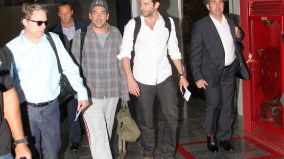 Bradley Cooper e elenco de 'Se Beber, Não Case' desembarcam no Rio de Janeiro