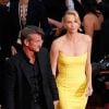 Charlize Theron chegou ao Festival de Cannes 2015 acompanhada do namorado, Sean Penn