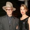 Johnny Depp se casou com a namorada, a atriz Amber Heard, em cerimônia secreta