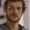Pedro (Jayme Matarazzo) descobre que Júlia (Isabelle Drummond) vai viajar com Felipe (Michel Noher) e fica transtornado, na novela 'Sete Vidas', em 21 de maio de 2015