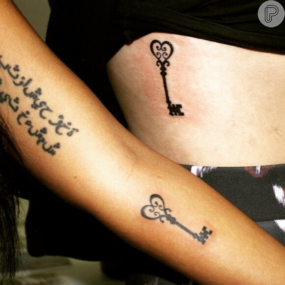 Amanda e Tamires, do 'BBB15', tatuaram uma chave como símbolo da amizade