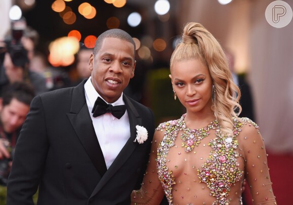 Segundo a escritora Dream Hampton, o rapper Jay-Z pagou a fiança de várias pessoas detidas nos Estados Unidos durante as manifestações contra a violência policial contra a população negra