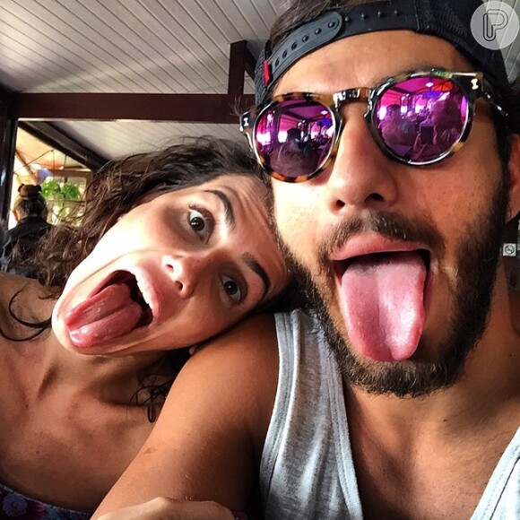 Deborah e Hugo gostam de compartilhar declarações de amor com fotos no Instagram
