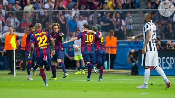 Neymar e Messi comemoram um dos gols do Barcelona, campeão da Liga dos Campeões pela quinta vez