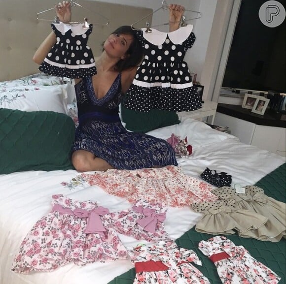Deborah Secco mostra vestidinhos da filha, Maria Flor, em 7 de junho de 2015