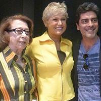 Junno Andrade posa acompanhado de Xuxa e Fernanda Montenegro: 'Sem legendas'