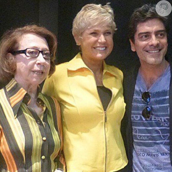 Junno Andrade posa com Xuxa e Fernanda Montenegro e publica foto no Instagram, em 8 de junho de 2013