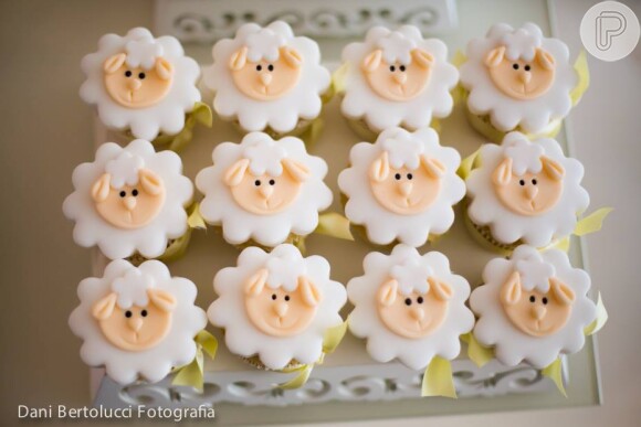 Os cupcakes foram decorados com desenhos de ovelhas