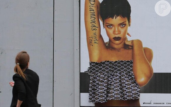 Rihanna já causou polêmica uma vez na Irlanda ao gravar o clipe de 'We Found Love'. Na ocasião ela ficou de com os seios de fora no set de filmagem