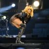 Rihanna faz danças ousadas durante a 'Diamonds Wolrd Tour'