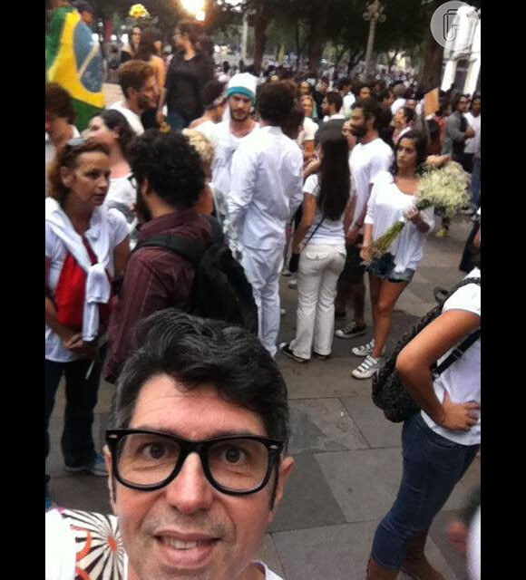 Leoni vai à Candelária, no Rio, para participar de protesto contra o aumento das passagens