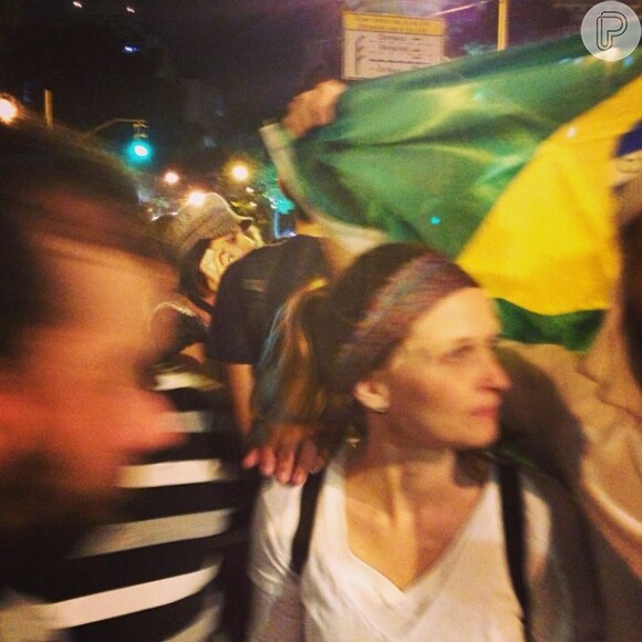 Fernanda Rodrigues também foi protestar nas ruas do Rio