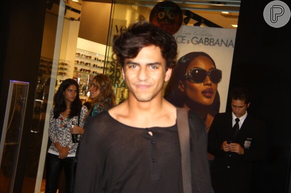 Alexandre Mortágua é assumidamente gay e está estudando moda em São Paulo