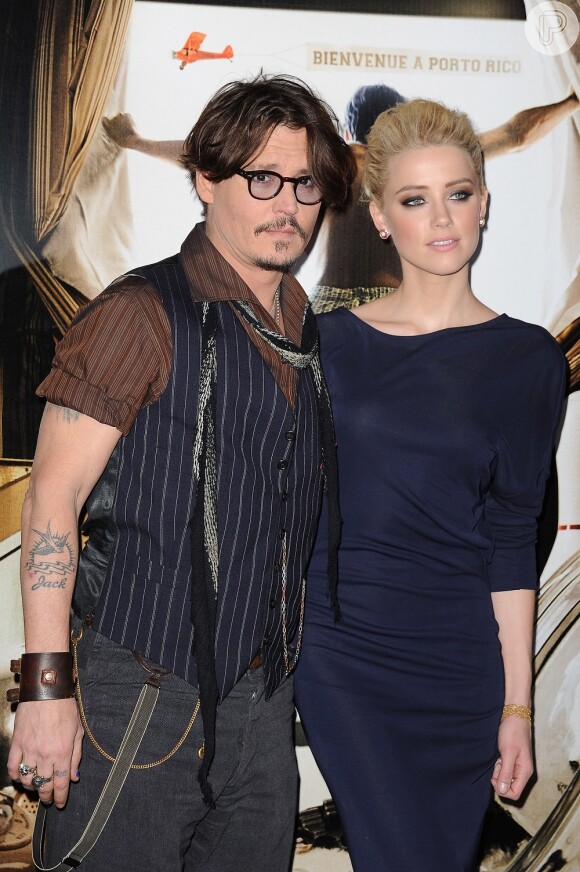 Johnny Depp está namorando a também atriz Amber Heard