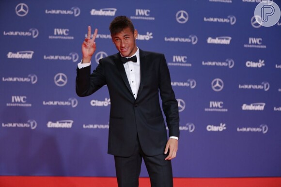 Neymar foi contratado pelo Barcelona, da Espanha, a peso de ouro